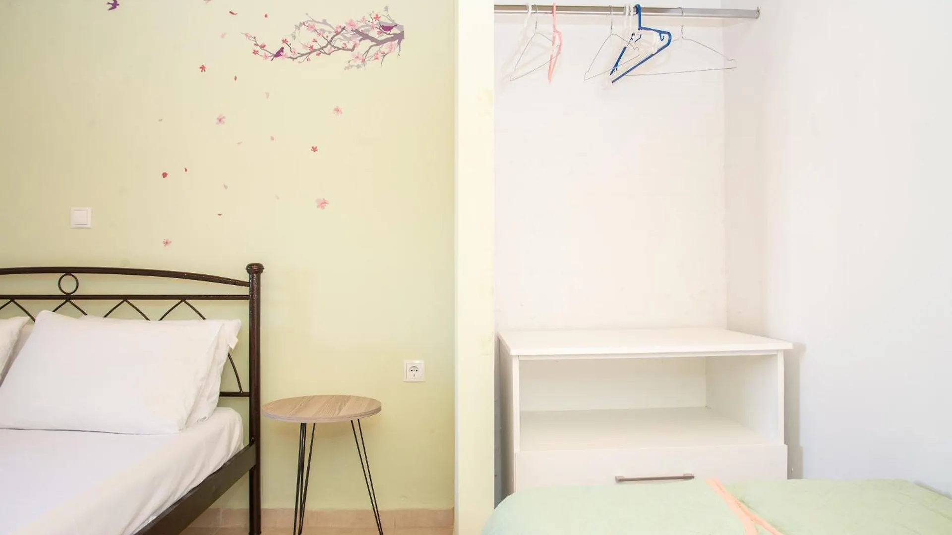 The Grapevine Rooms Poros  0*, Poros (Kefalonia) Greece