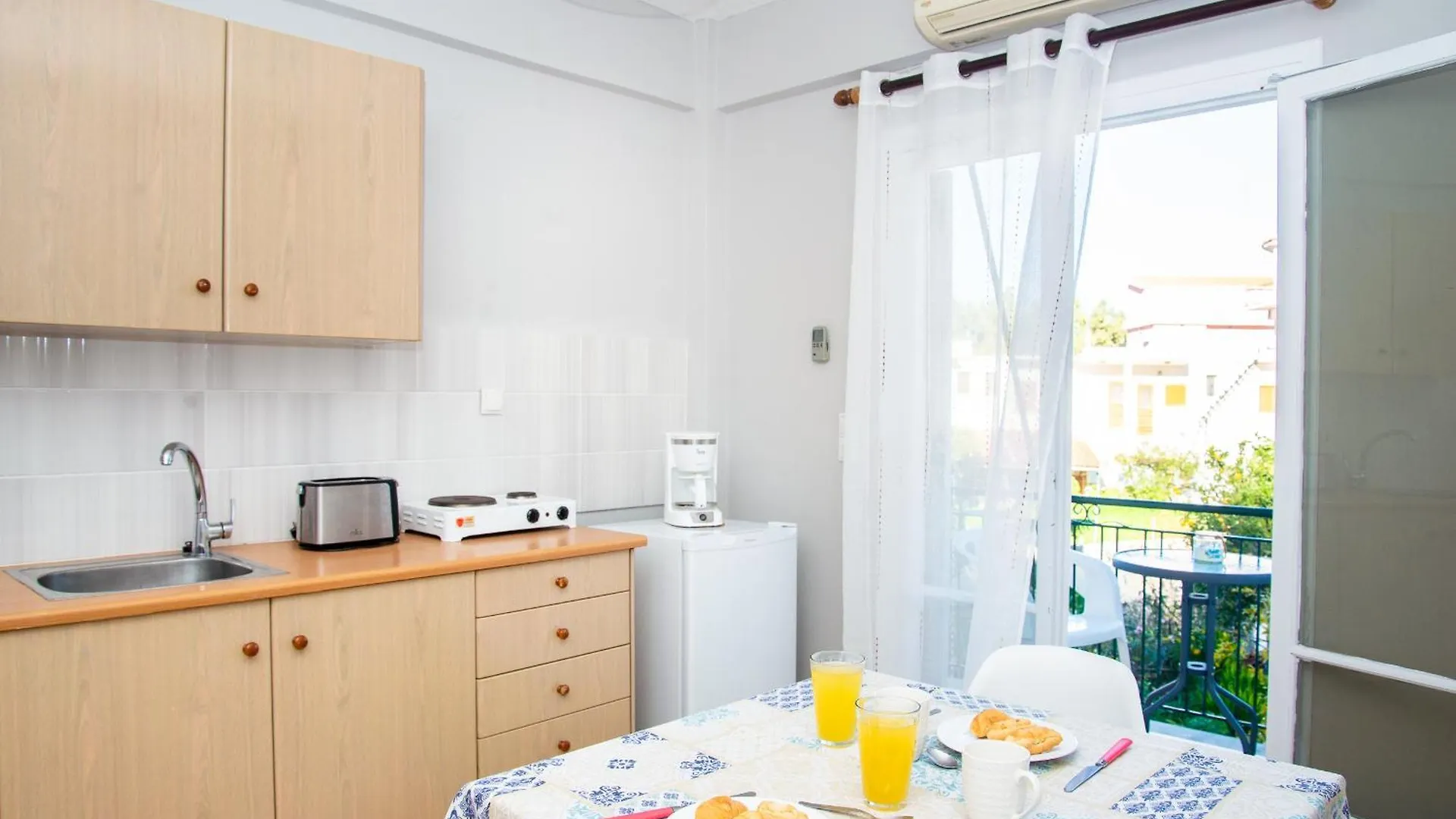 The Grapevine Rooms Poros  0*, Poros (Kefalonia) Greece