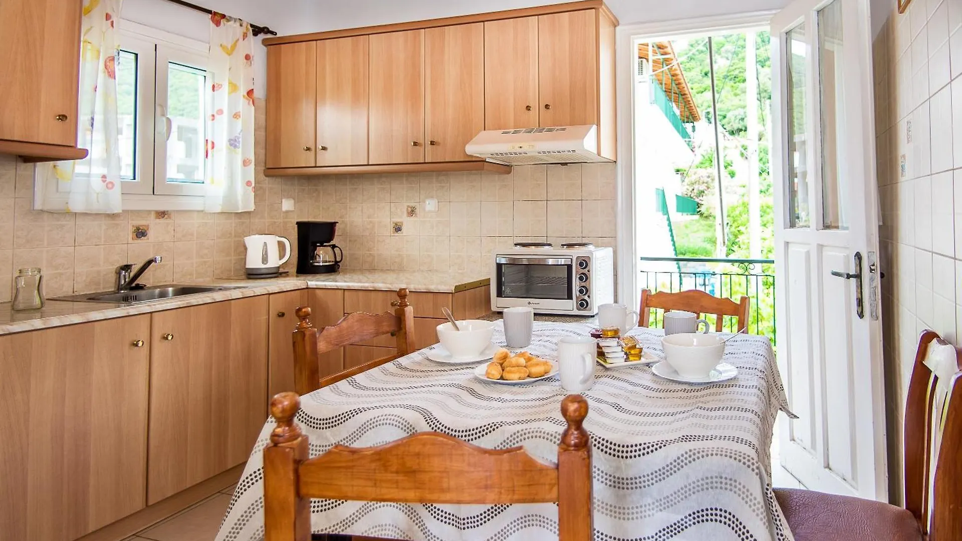 Apartment The Grapevine Rooms Poros  Greece