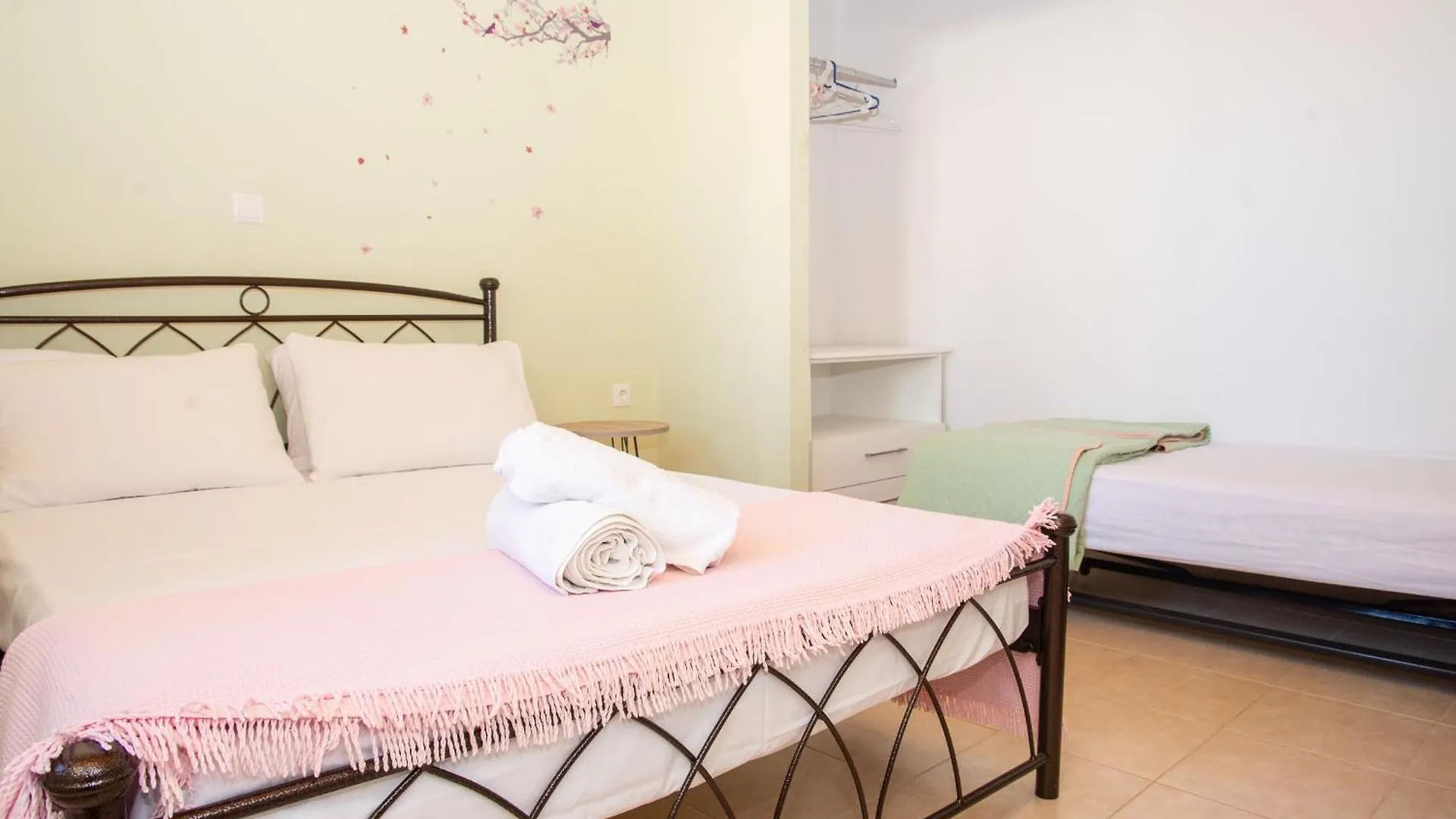 The Grapevine Rooms Poros  Greece