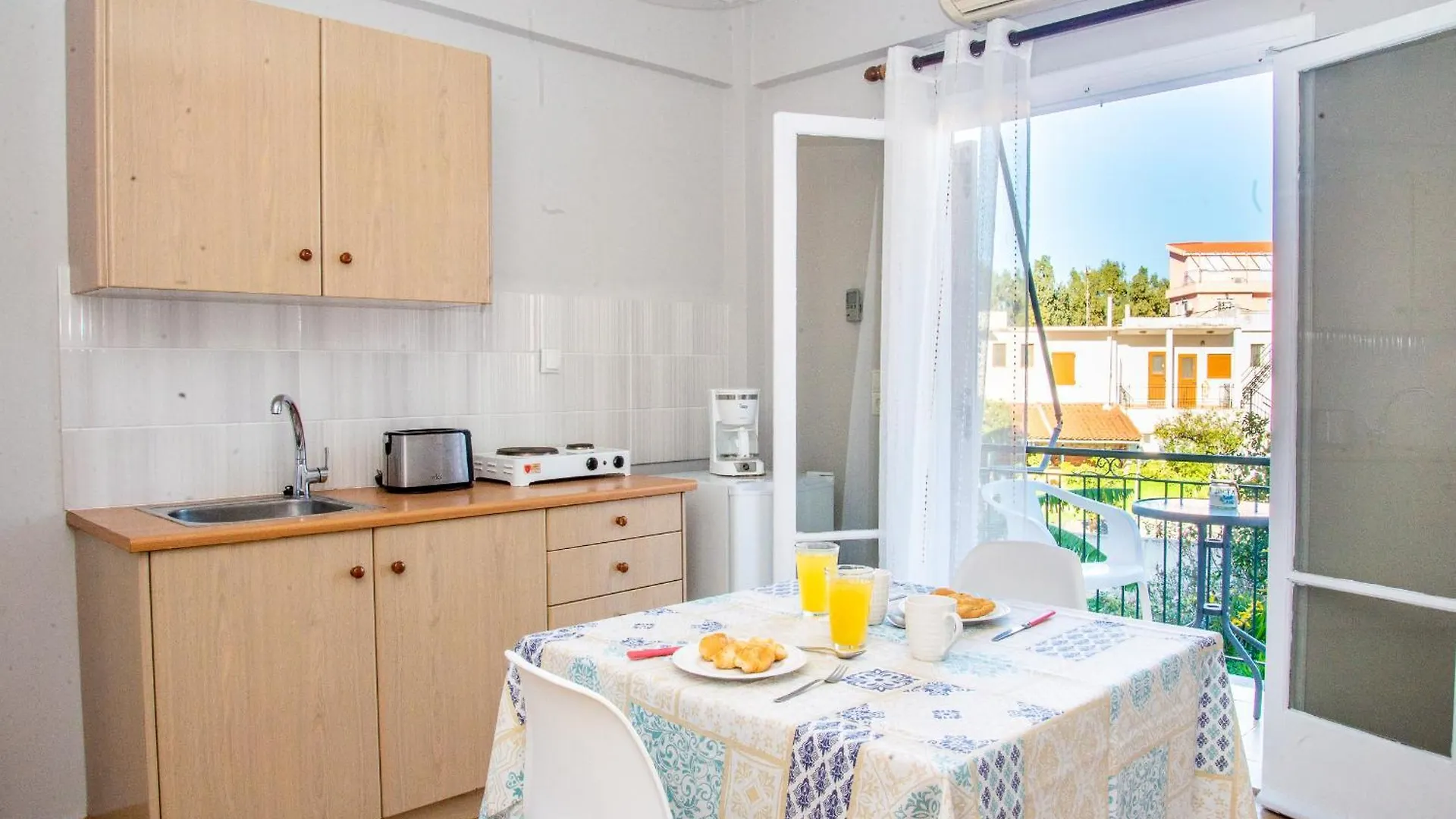 The Grapevine Rooms Poros  Greece